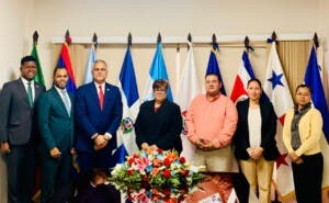 Embajador Luis García sostiene encuentro con directivos de Oirsa-Honduras