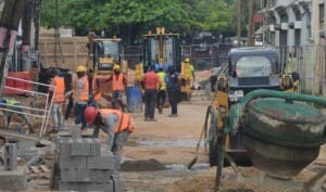 Lentitud y retrasos en trabajos de remozamiento desesperan a los comerciantes y residentes