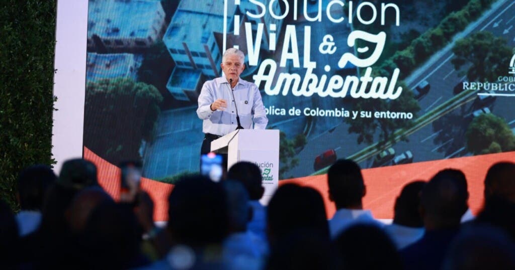 Eduardo Estrella anuncia esta mañana el proyecto del Gobierno en Jardín Botánico para la solución vial y ambiental para la avenida República de Colombia para descongestionar el tráfico de vehículos./Foto Elieser Tapia
