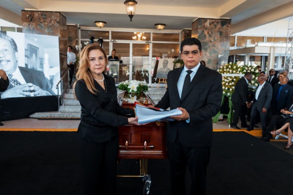 ADN realiza honras fúnebres a Fello Suberví en el Palacio Municipal