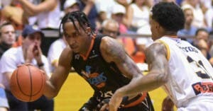 Jassel Pérez carga a Titanes sobre Metros en primer duelo final