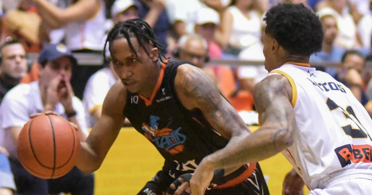 Jassel Pérez carga a Titanes sobre Metros en primer duelo final