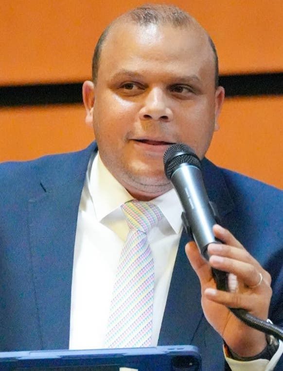 El Mauricio Báez alista campamento de verano