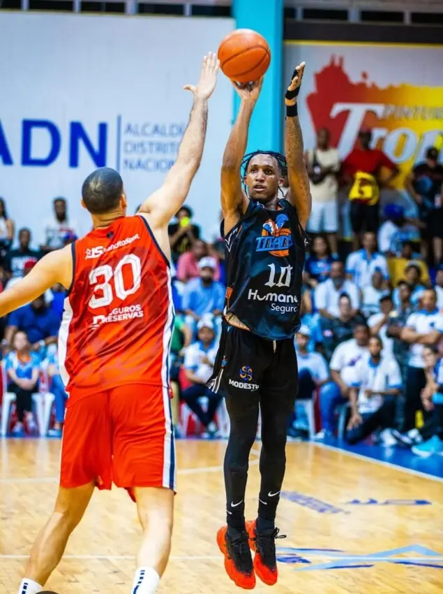 Jassel y Manito montan show con tiros de tres
