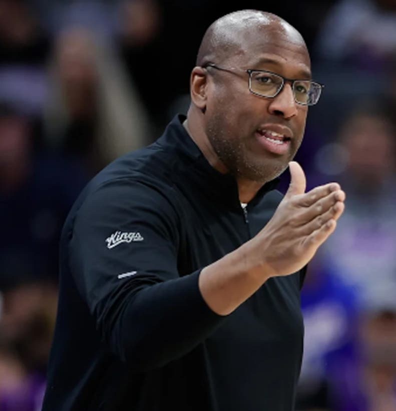Los Angeles Lakers han decidido prescindir de su entrenador, Mike Brown, tras arrancar la temporada con una sola victoria y cuatro derrotas. "Esta ha sido una decisión difícil y dolorosa", ha señalado el gerente general del equipo, Mitch Kupchak.