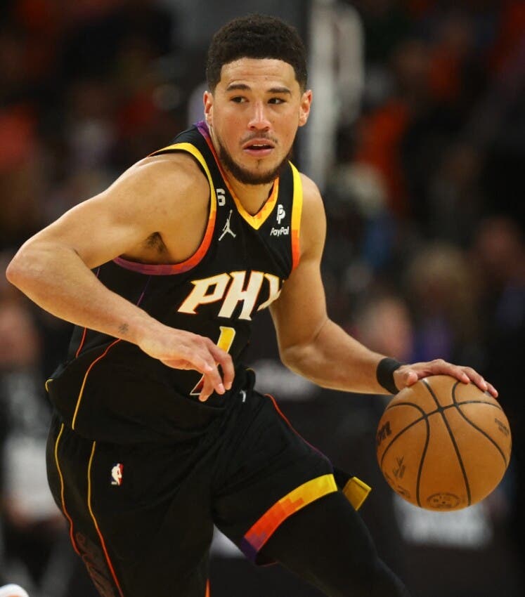 Creen decisión desesperada extensión Suns a Booker
