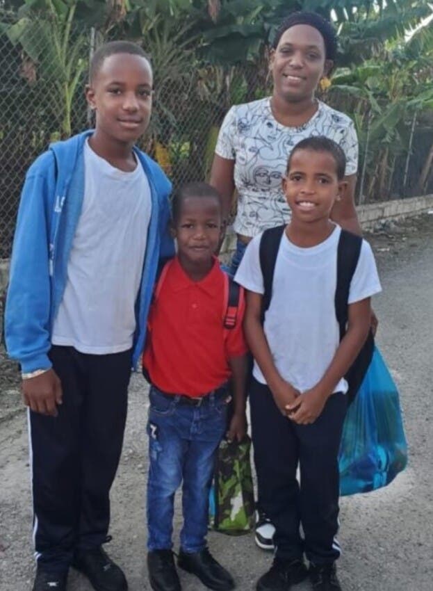 Yuleini A. Marte Vásquez y sus hijos Luivi, Luis David y Jael Sebastián Marte Vásquez, quienes fallecieron en el falta incendio ocurrido en su vivienda en Don Pedro.