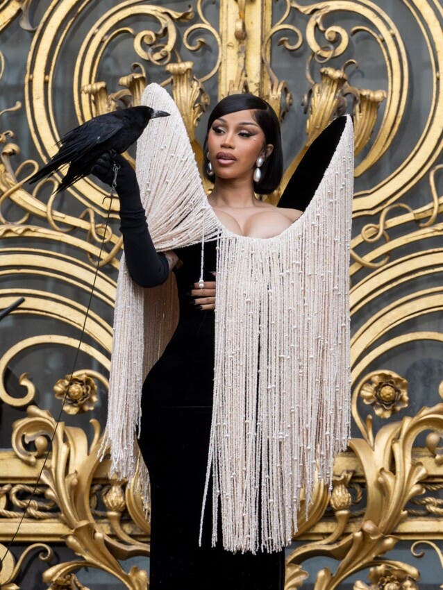 Cardi B impone su estilo en la Semana de la Moda de París 2025