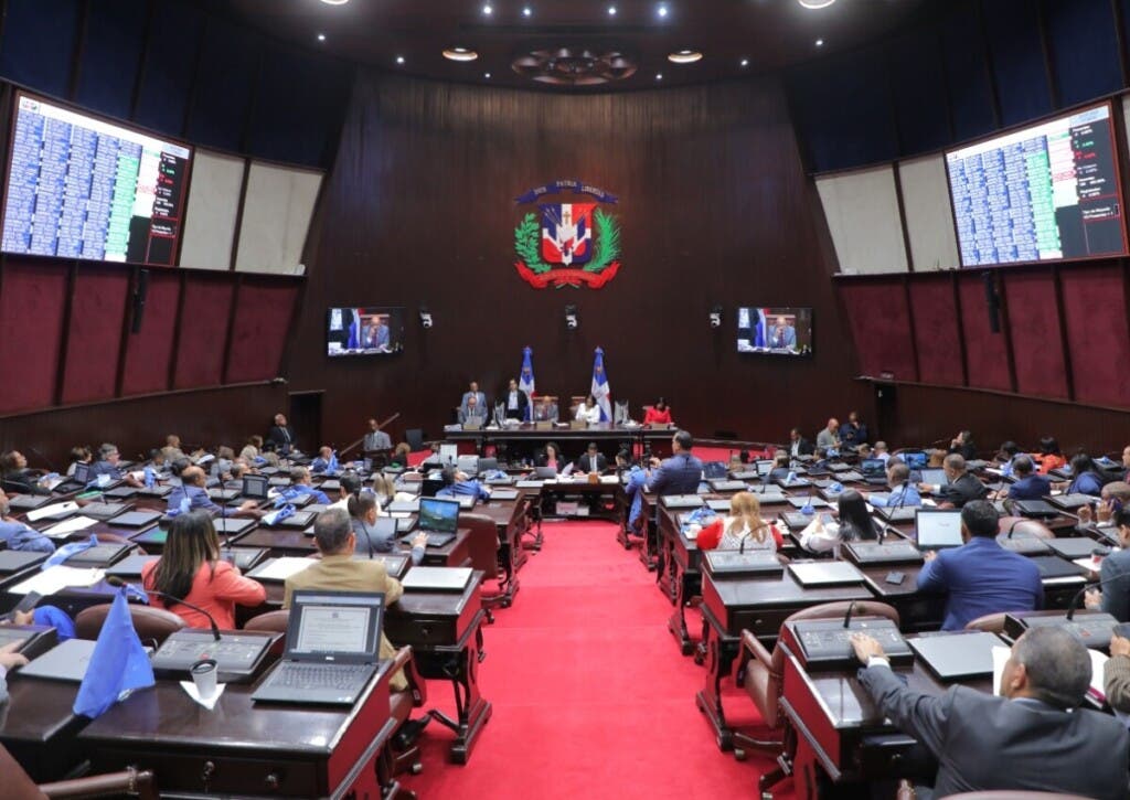 Sesión ayer de la Cámara de Diputados, que hoy aprobaría el Código Penal.