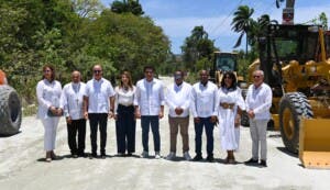 Ministro Collado deja  iniciados trabajos reconstrucción vía acceso playa Teco