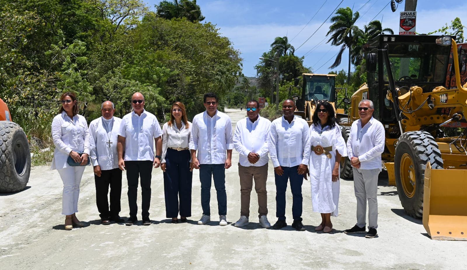 Ministro Collado deja  iniciados trabajos reconstrucción vía acceso playa Teco