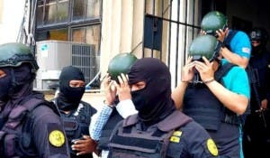 Procuraduría identifica coroneles arrestados por sobornos en seguridad pública