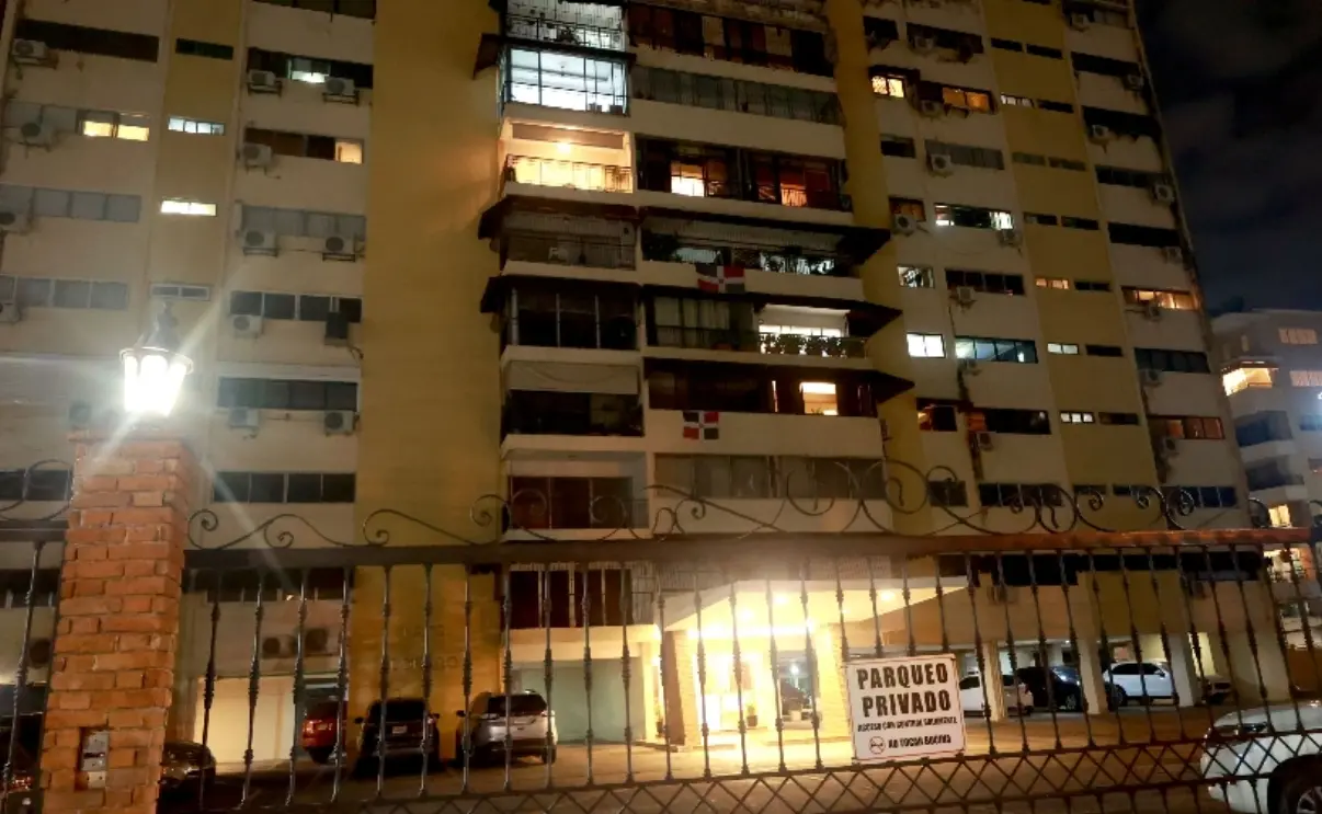 Policía envía a la Fiscalía atacante que apuñaló a una mujer e hirió a 5 más en Naco