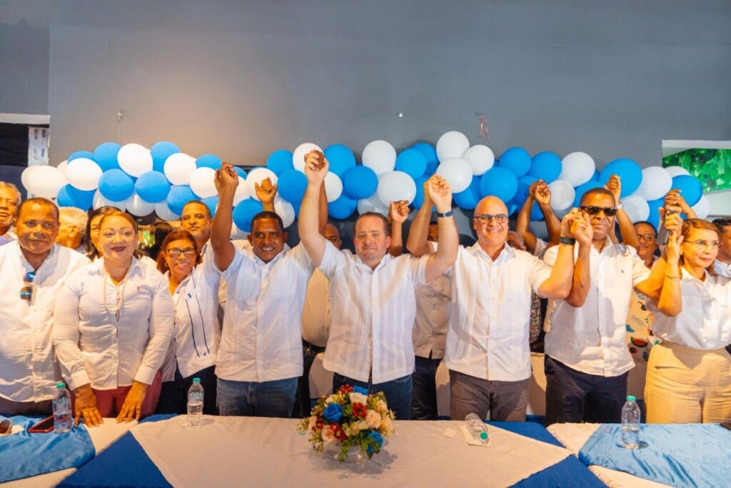 Tony Peña deja al PLD y se juramenta en el PRM