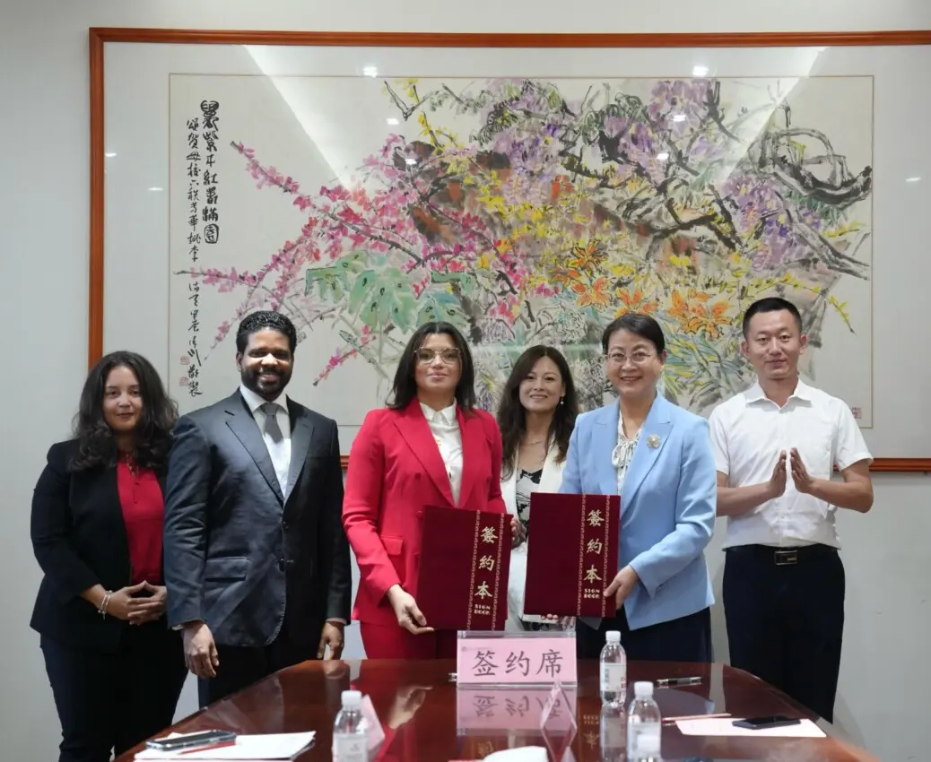 Fundación y Comercio Exterior de Shandong firman acuerdo cooperación