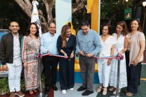 Carolina y Centro Cultural Amaya inauguran la escultura «Reto al Futuro»
