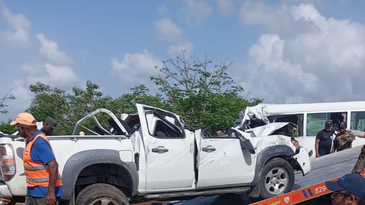 Tragedia en la autovía del Coral: dos fallecidos tras choque entre camioneta y minibús turístico