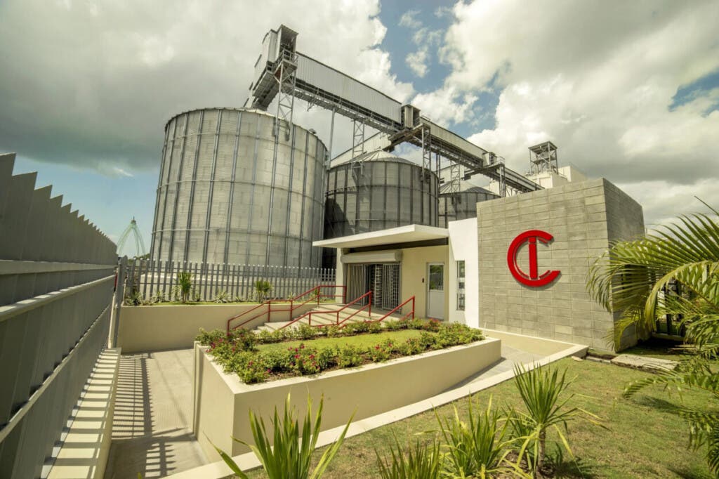 El Ministerio de Trabajo de la República Dominicana otorgó una premiación a César Iglesias, S.A., por su cumplimiento riguroso del Reglamento 522-06 y la Resolución 04-2007