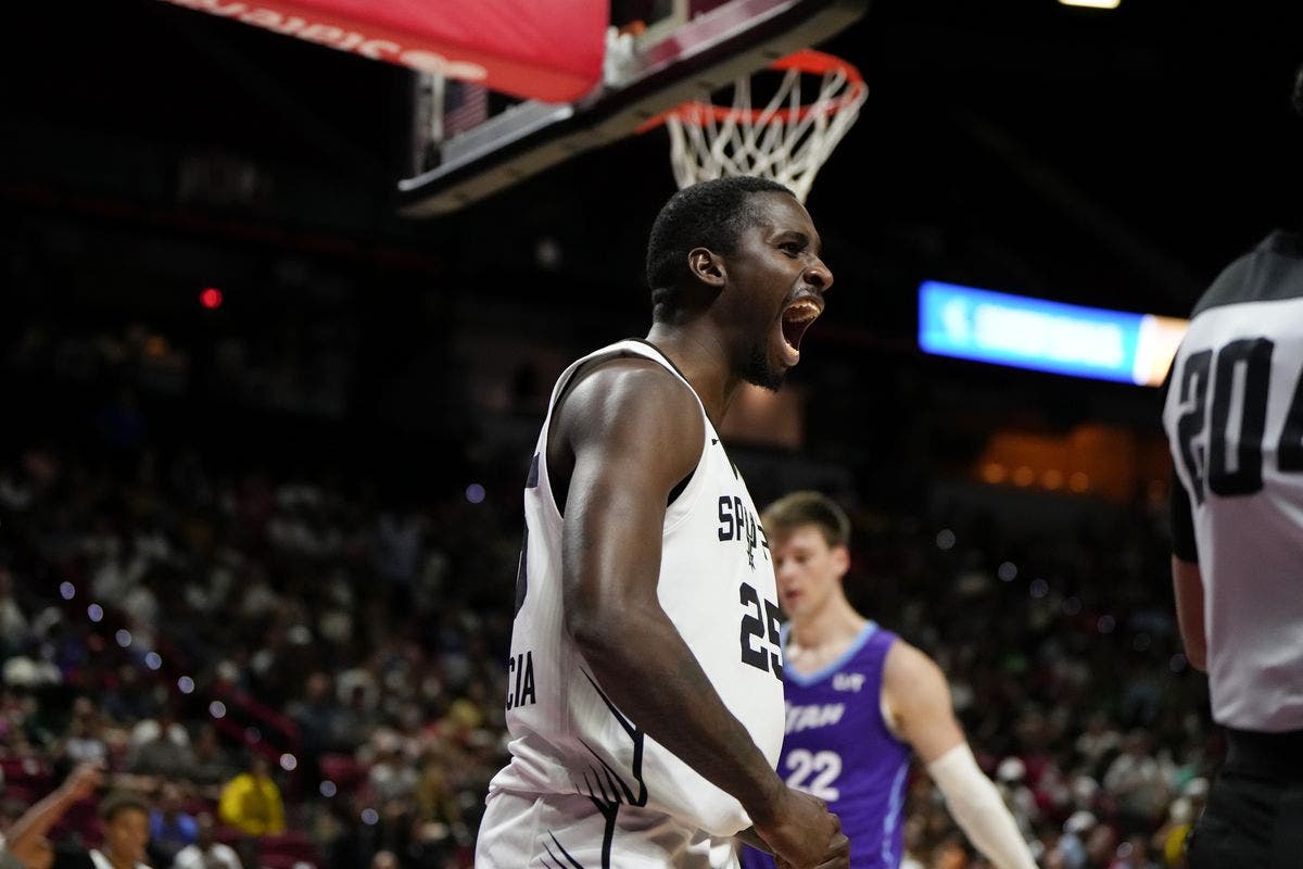El dominicano David Jones-García firma con San Antonio Spurs tras gran actuación
