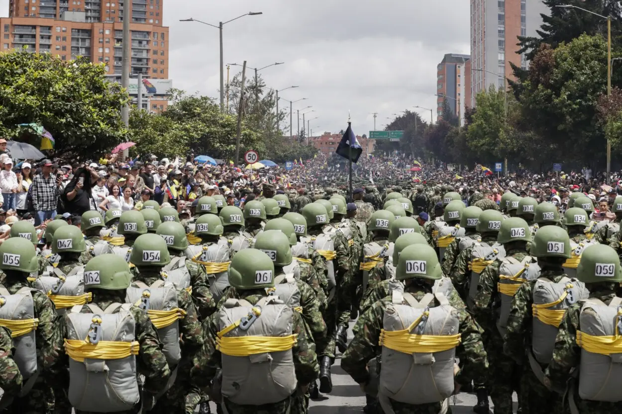 Colombia celebra 215 años de Independencia con emotivos desfiles