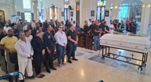 Familiares y amigos rinden tributo a Jonathan Pérez en emotivo velorio