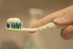 Digemaps alerta sobre efectos de pasta dental con fluoruro de estaño; en RD hay 6 casos