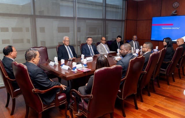 Molina destaca avances en digitalización del Poder Judicial ante directivos de Adoma