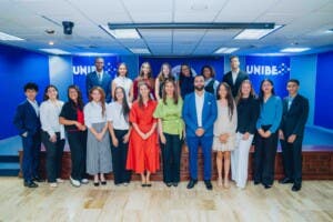 Unibe reconoce estudiantes con becas completas a través del programa Líderes del Mañana
