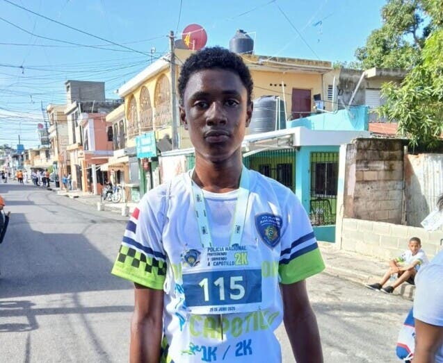 Capotillo vibra con Carrera 2K de la PN; joven Alexander García se lleva el primer lugar