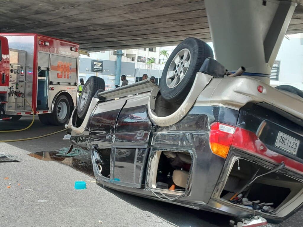 Así quedó el vehículo impactado en el accidente. / Lázaro Medina Familia
