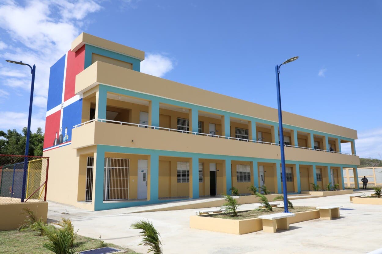 Escuelas de Santiago sacrifican jornada extendida
