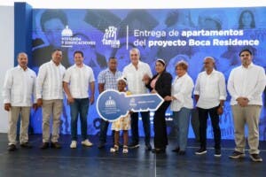 El presidente Abinader entrega 72 viviendas en Boca Residence