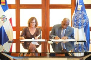 UASD firma acuerdo con Universidad de Massachusetts para cooperación académica y científica