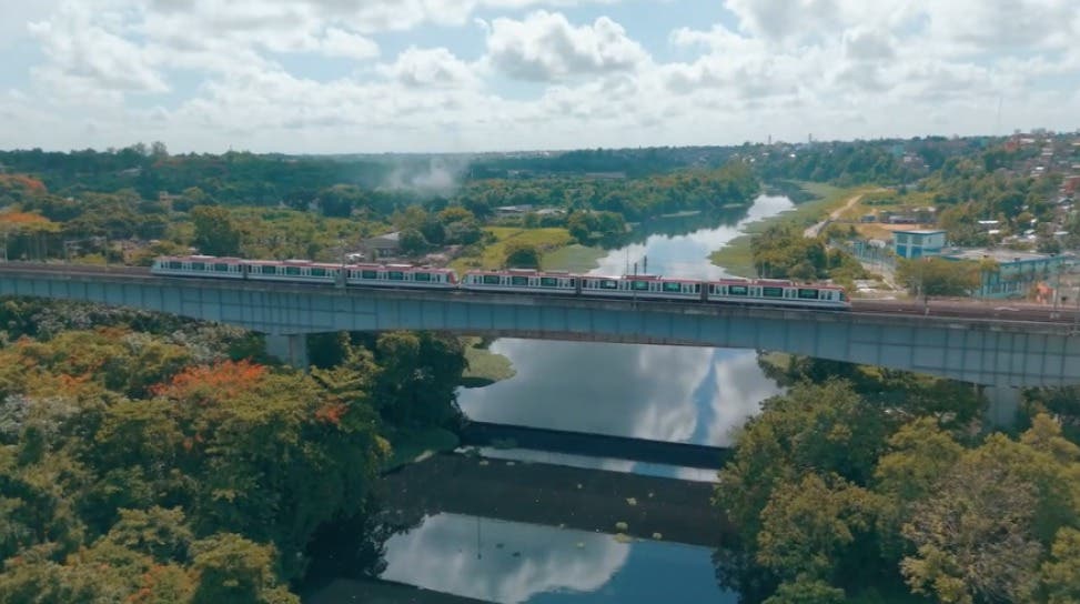 Metro de Santo Domingo prueba trenes de seis vagones en Villa Mella