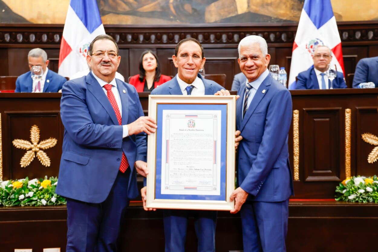 Senado distingue a personalidades, incluidos Roberto Cassá, Niní Cáfaro y Cruz Jiminián