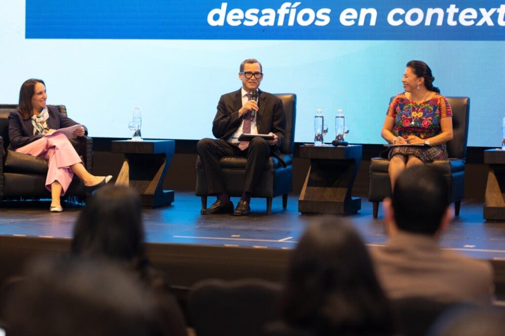 “El cambio climático no solo amenaza nuestros ecosistemas, sino que también compromete la estabilidad laboral de miles de personas. Por eso, desde el Ministerio de Trabajo estamos impulsando estrategias que mitiguen sus efectos y, al mismo tiempo, generen empleos dignos”, afirmó Olivares.