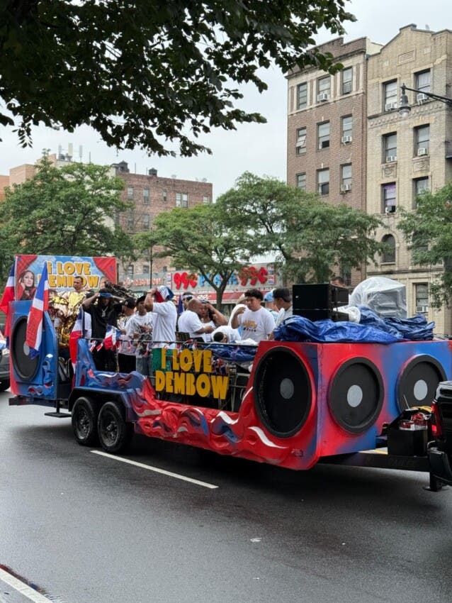 Carroza 'I Love Dembow' brilla en la Gran Parada Dominicana del Bronx 2025