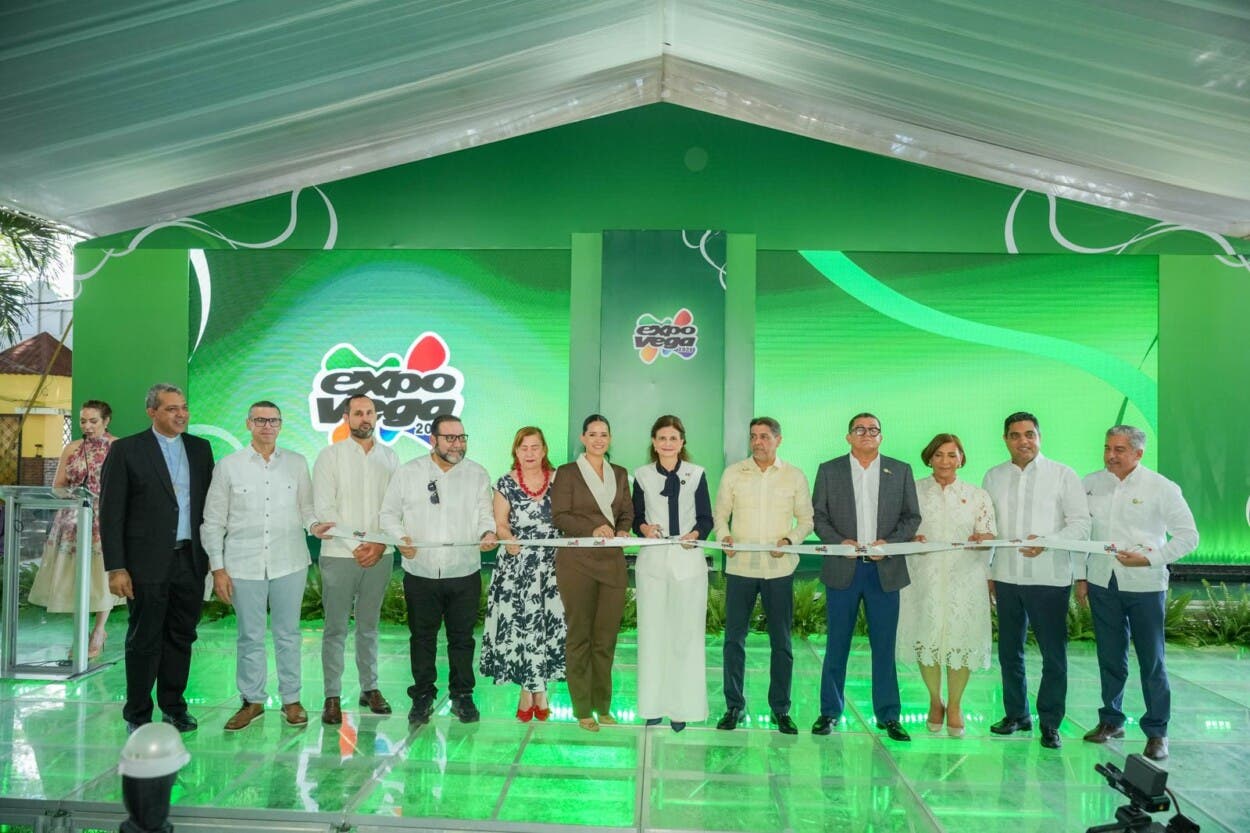 Raquel Peña y Limber Cruz encabezan apertura de Expo Vega 2025