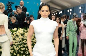 Rosalía aclara su postura sobre Palestina tras críticas de diseñador de moda
