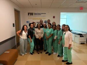 Capacitación de élite: enfermeras dominicanas en cuidados intensivos neonatales