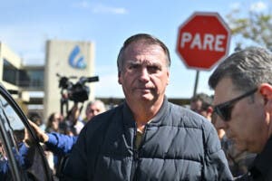 Crisis para Bolsonaro: tobillera electrónica y juicio por golpe de Estado