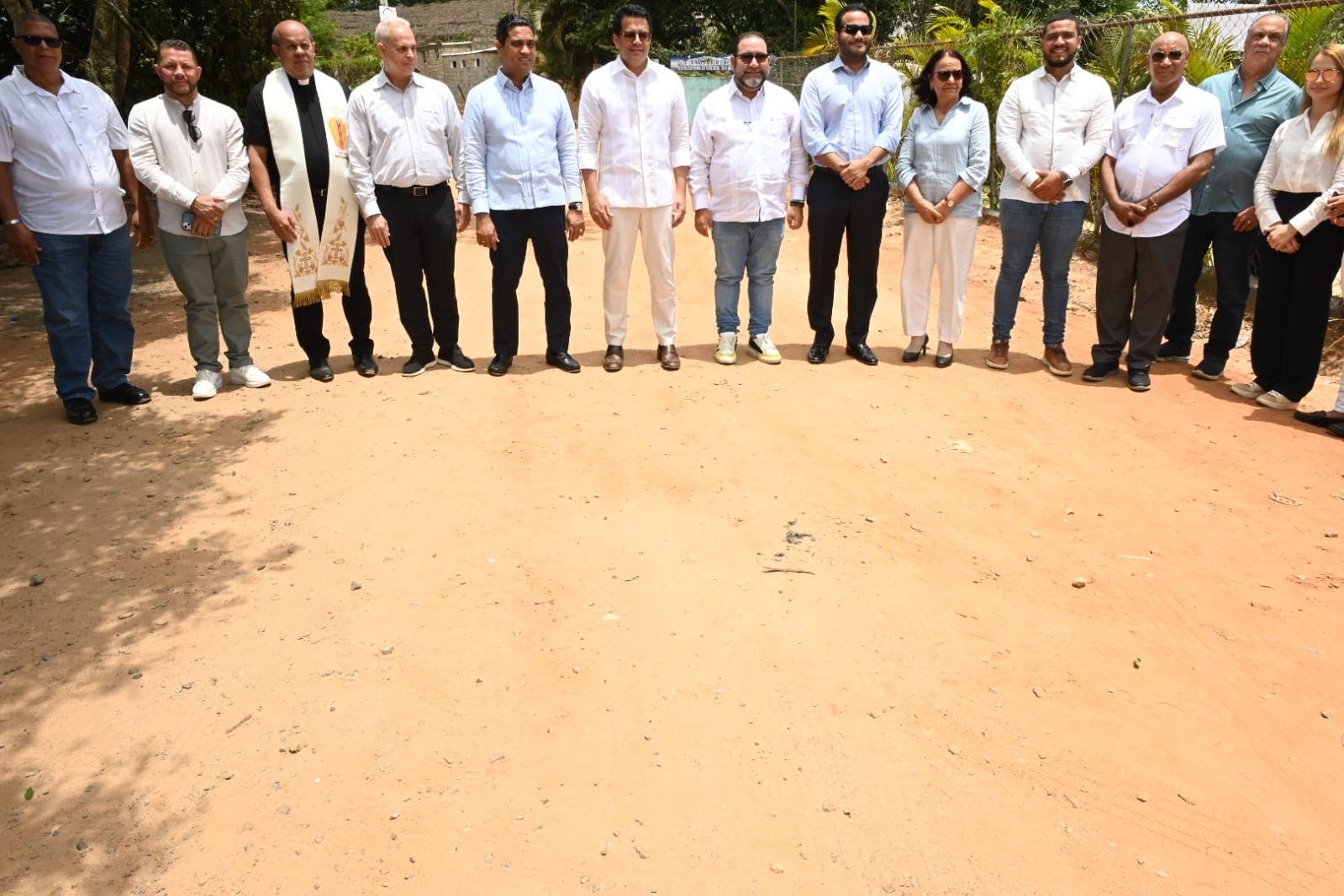 Ministro de Turismo deja iniciado reconstrucción de vía de acceso en Jumunuco, Jarabacoa