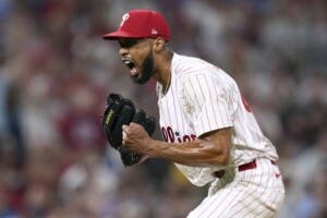 Christopher Sánchez lanza joya de pitcheo en juego completo