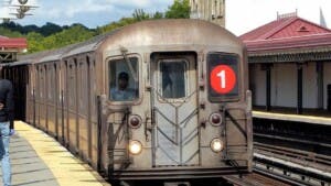 Apuñalan pasajero tren 1 en Alto Manhattan