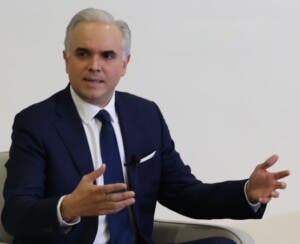 El ministro De Camps asegura que horarios escolares se mantendrán