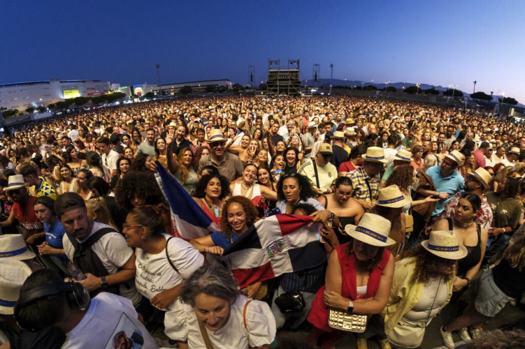 Juan Luis Guerra en Gran Canaria: ¡Una noche de pura energía!
