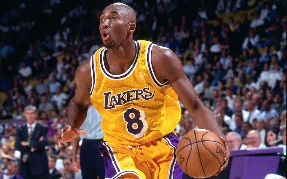 Impresionante venta: zapatillas de Kobe Bryant se cotizan en 240 mil