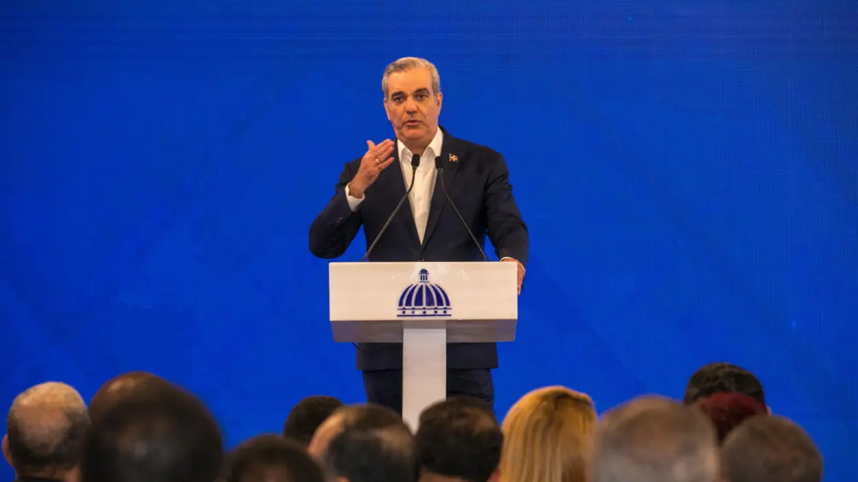 Ley de residuos sólidos: Abinader ante un dilema político y social