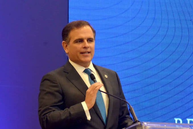Abinader agradece a Jochi Vicente y Magín Díaz promete estabilidad económica