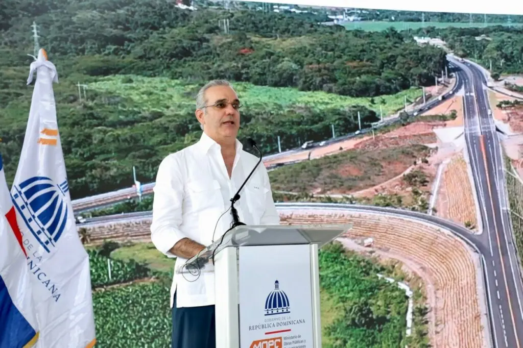 Abinader inaugura Circunvalación de Baní y resalta obras del sur